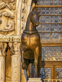 Les chevaux de bronze du quadrige de la basilique Saint-Marc de Lysippe de Sicyone