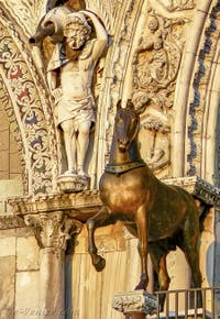 Die Bronzepferde der Quadriga des Markusdoms von Lysippos von Sizilien