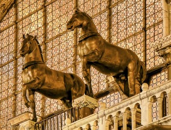 Les chevaux de bronze du quadrige de la basilique Saint-Marc de Lysippe de Sicyone