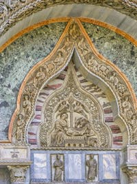 Sculptures et patères du Xe siècle sur la façade nord de la basilique Saint-Marc à Venise