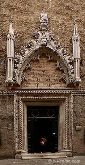 église Santo Stefano Portail de Bartolomeon Bon 1442