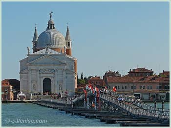 L'église du Redentore et son pont votif à Venise lors de la Fête du Rédempteur