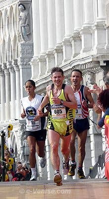 Marathon de Venise devant les Prigioni