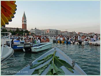 Fête du Redentore à Venise - Le Bassin de Saint-Marc devant le Campanile.