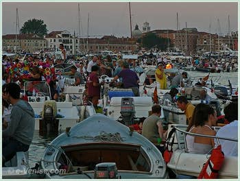 Fête du Redentore à Venise - Le soir commence à tomber, le repas sur les bateaux commence !