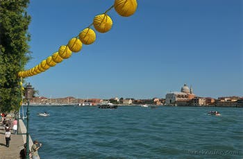 Das Fest des Redentore, des Erlösers in Venedig und seine Votivbrücke über den Giudecca-Kanal