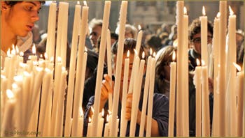 Das Salute-Fest in Venedig und hunderte von Kerzen, die die Kirche erleuchten