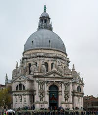 L'église de la Madonna de la Salute le jour de la fête de la Salute à Venise
