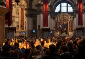 Les Vénitiens lors de la fête de la Madonna della Salute à Venise