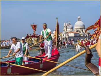 La fête de la Sensa à Venise devant la Dogana da Mar et l'église de la Salute