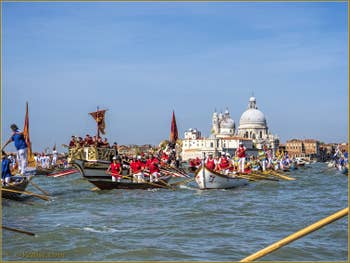 La fête de la Sensa à Venise sur le bassin de Saint-Marc, devant la Dogana da Mar et l'église de la Salute