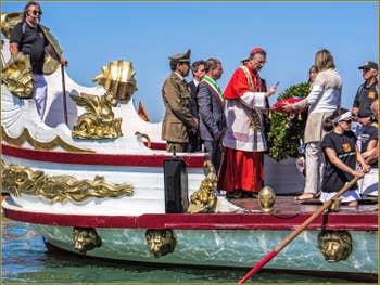 La fête de la Sensa à Venise, la bénédiction de l'anneau d'or par le Patriarche de Venise, Monseigneur Moravia