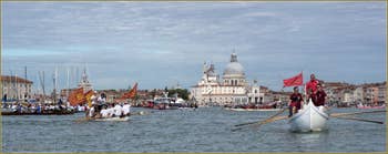 Vogalonga Venise : Devant la Douane de mer et l'église de la Salute