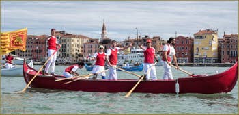Vogalonga Venise : Caorlina à 6 rameurs de la Remiera Francescana