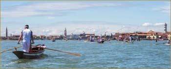 Vogalonga Venise : Les Campaniles de Venise, à droite, Murano