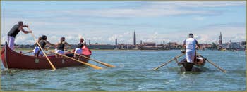 Vogalonga Venise : Les Campaniles de Venise, à droite, Murano