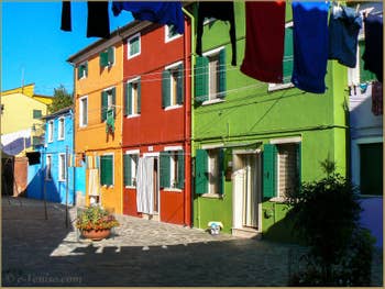L'ile de Burano et ses maisons multicolores à Venise.