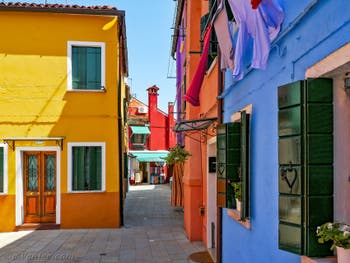 Les maisons en couleurs de l'île de Burano à Venise, l'art dans la rue !