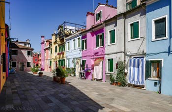Couleurs vives et pastel des maisons de l'île de Burano à Venise