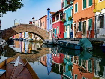 Les reflets du Rio de Terranova sur l'île de Burano à Venise
