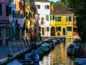 Les Couleurs et le calme de la Fondamenta de Terranova sur l'île de Burano à Venise