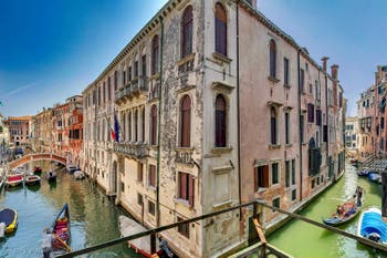 La vue depuis le Palazzetto Bernardo à Venise en Italie