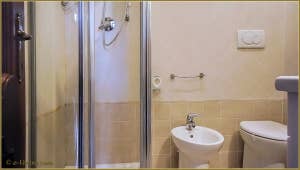 La Salle de Bains de l'appartement Campiello Barbaro, dans le sestier du Dorsoduro à Venise.