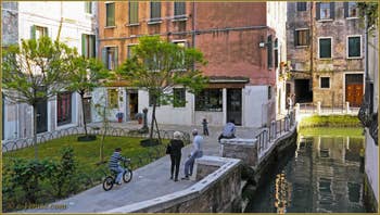 Le joli Campiello Barbaro, le long du rio de le Torresselle, dans le Sestier du Dorsoduro à Venise.