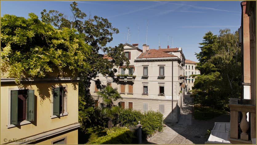 Location Sant'Elena Biennale à Venise, la vue sur les jardins depuis l'appartement