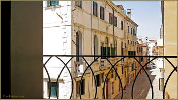 La Calle Larga dei Boteri, vue depuis la Ca' Leonardo, dans le Sestier du Cannaregio à Venise.