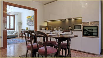 La Cuisine Salle à Manger de l'appartement Santuzza, dans le Sestier du Castello à Venise.
