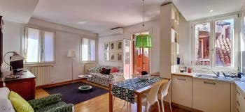 Le Salon Salle à Manger Cuisine de l'appartement Fenice Terrasse à Venise en Italie