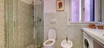La Salle de Bains de l'Appartement Fenice Terrasse à Venise en Italie