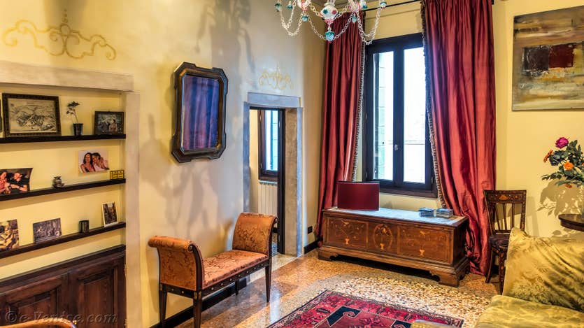 Renting Furatola Aponal in Venice, the living room