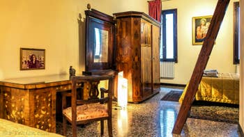 The room of the Furatola Aponal flat in Venice