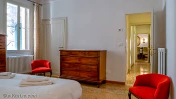 La chambre matrimoniale de Goldoni Vista, dans le Sestier de Saint-Marc à Venise.