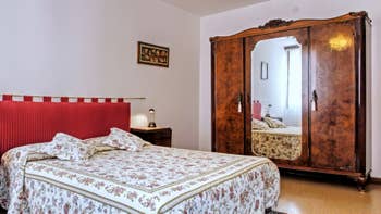 La Première Chambre de l'appartement Jardin del Marangon, dans le Sestier du Dorsoduro à Venise.