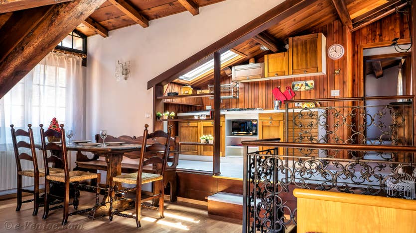 Location Malpaga Terrasse à Venise, Le salon salle à manger et la cuisine