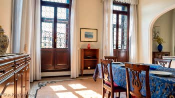 La Salle à Manger de l'appartement du Palazzo Lion, dans le Sestier du Cannaregio à Venise.