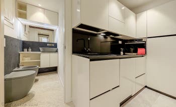 La Cuisine et la salle de bains de l'appartement San Marziale à Venise en Italie