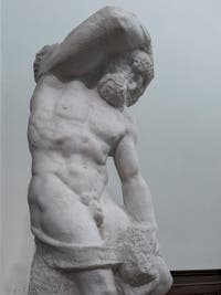 Michel-Ange Buonarroti, Esclave barbu prisonnier, sculpture marbre pour le tombeau du pape Jules II, 1530, Galerie de l'Accademia à Florence Italie