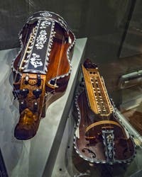 Jean Nicolas Lambert, Vielle, acajou et érable, 1775, Musée des instruments musicaux, Galerie de l'Accademia à Florence Italie