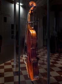 Antonio Stradivarius, Viole Ténor Médicis fabriquée à Cremone pour le Grand Duc Ferdinand en 1690, Musée des instruments musicaux de la Galerie de l'Accademia à Florence Italie