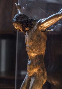 Michel-Ange Buonarroti, Crucifix, bois polychrome, 1495, Musée du Bargello à Florence Italie