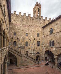 Cour intérieure du Musée Palais du Bargello à Florence Italie