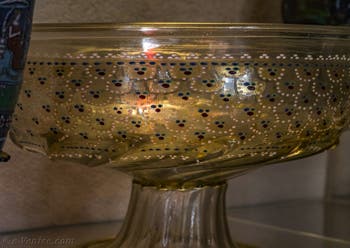 Verre de Murano, Coupe à émaux polychromes à motifs de plume de paon, fin XVIIe-début XVIIIe siècle, musée du Bargello à Florence Italie
