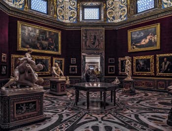 Salle de la Tribune de la Galerie des Offices Uffizi, Florence Italie