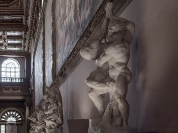 Vincenzo de Rossi, Hercule punit le roi Diomède, salle des Cinq-Cents du Palazzo Vecchio à Florence en Italie