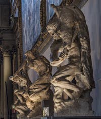 Sculptures de Michel-Ange et Vincenzo de Rossi dans la salle des Cinq Cents, dei Cinquecento, du Palazzo Vecchio à Florence