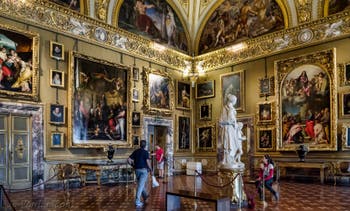 Le Palazzo Pitti et les salles de la Galerie Palatina à Florence en Italie